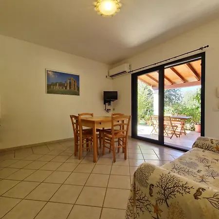 Pareja Apartment *